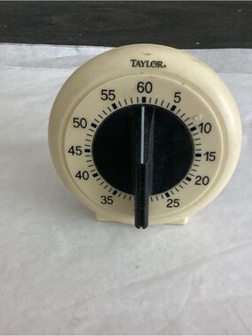 Vtg. TAYLOR Mechanical timer with 60 minute capacity.  Lg. Easy to read numbers